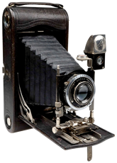 Uralte Kodak Compur Balgen-Kamera. War die Kamera meines Opas, damals State of the Art, danach meines Vaters und schließlich meine Allererste (Kamera). ;-)