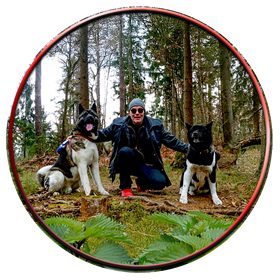 karDEL mit Götze (Akita Rüde) und -Bubu (Akita Weibchen) am Kreuzbergl