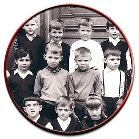 karDEL als Volksschüler - oberste Reihe - dritter von Links